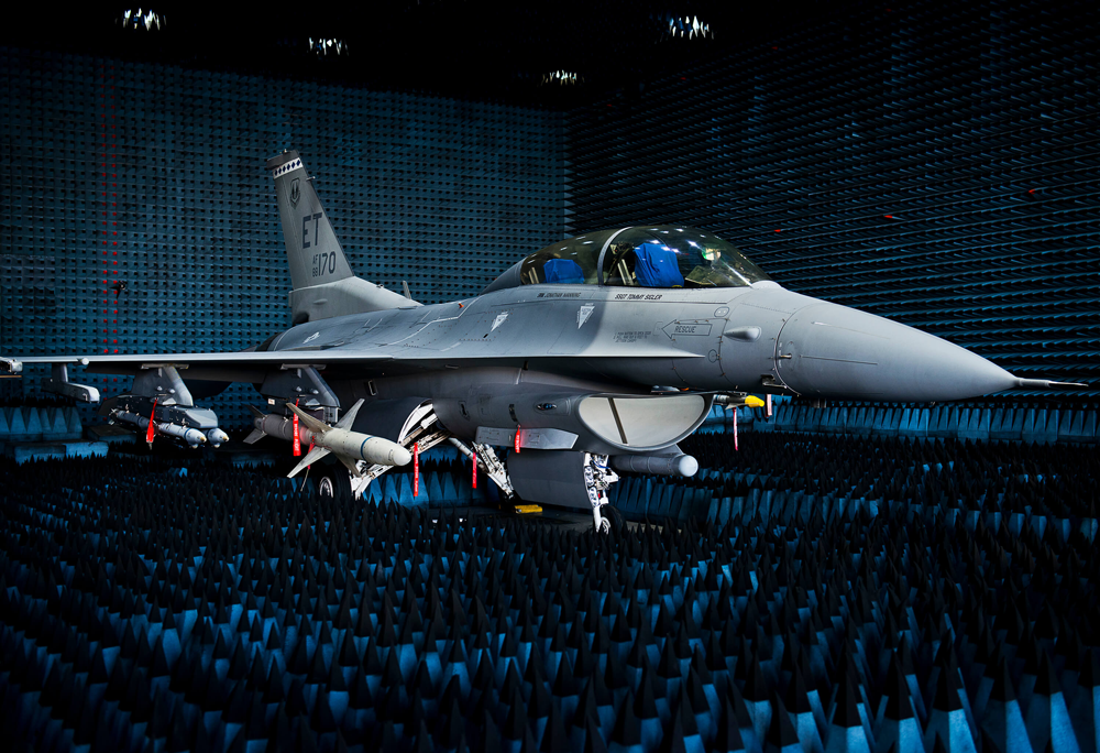 F-16 Fighting Falcon in the anechoic chamber