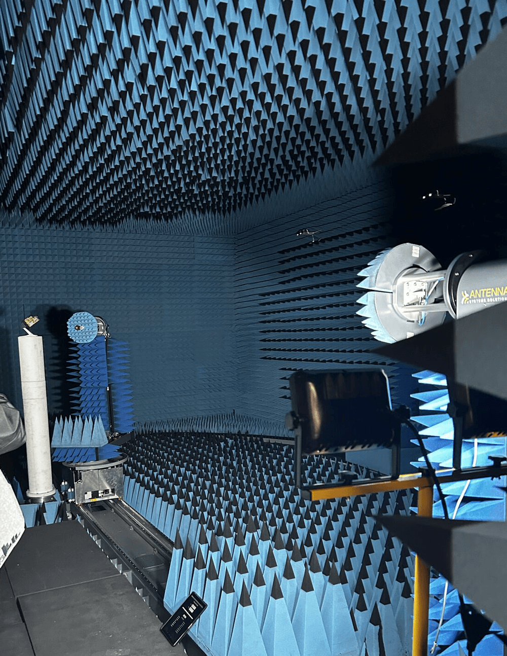 mm-Wave and THz Measurement Facility mm-Wave and THz Measurement Facility